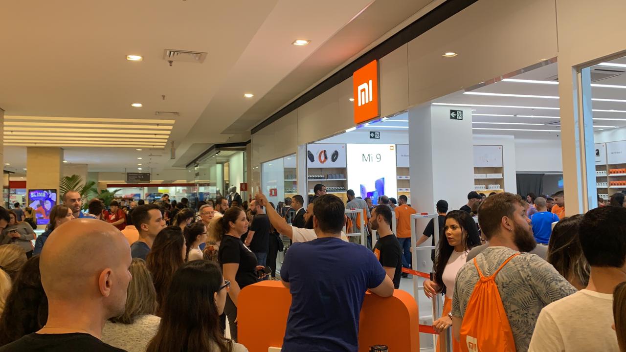 Inauguração da primeira loja oficial da Xiaomi no Brasil atrai milhares de pessoas – Eu fui! Mas não entrei!