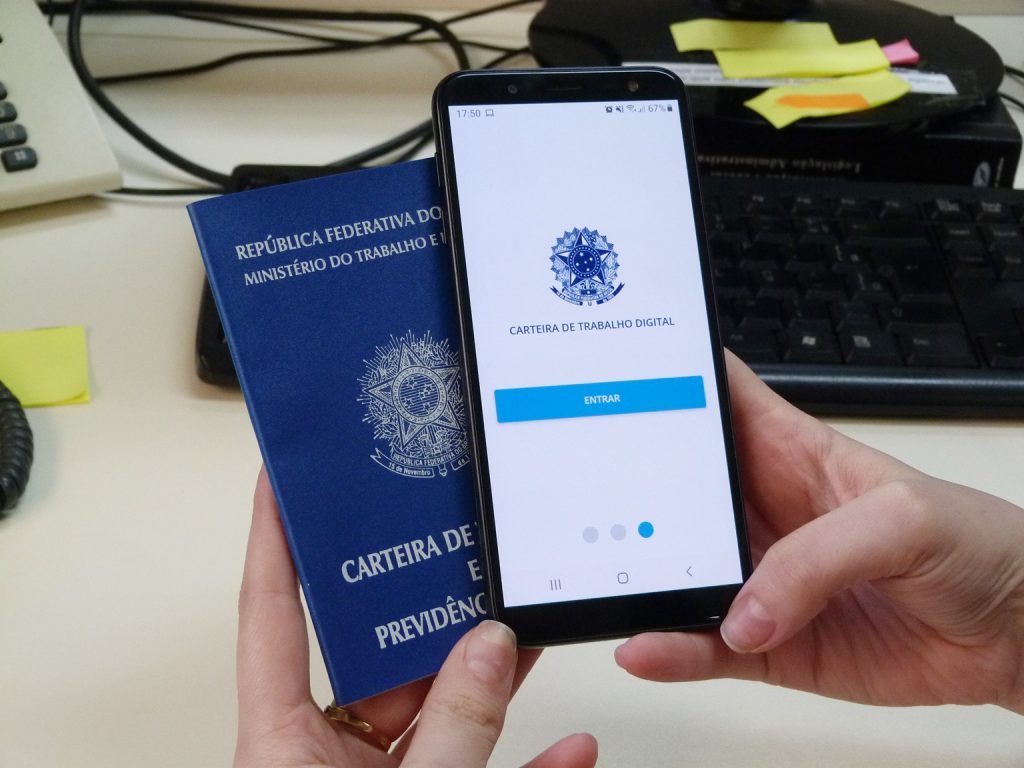 Governo lança Carteira de Trabalho Digital que substitui documento em papel